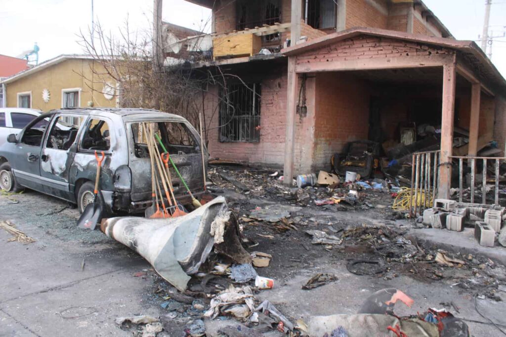 Retira municipio ocho toneladas de basura en vivienda siniestrada al norte de la ciudad