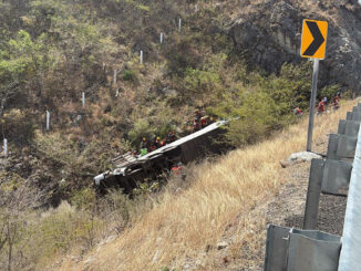 Aumenta a 18 el número de muertos por accidente de autobús en Oaxaca