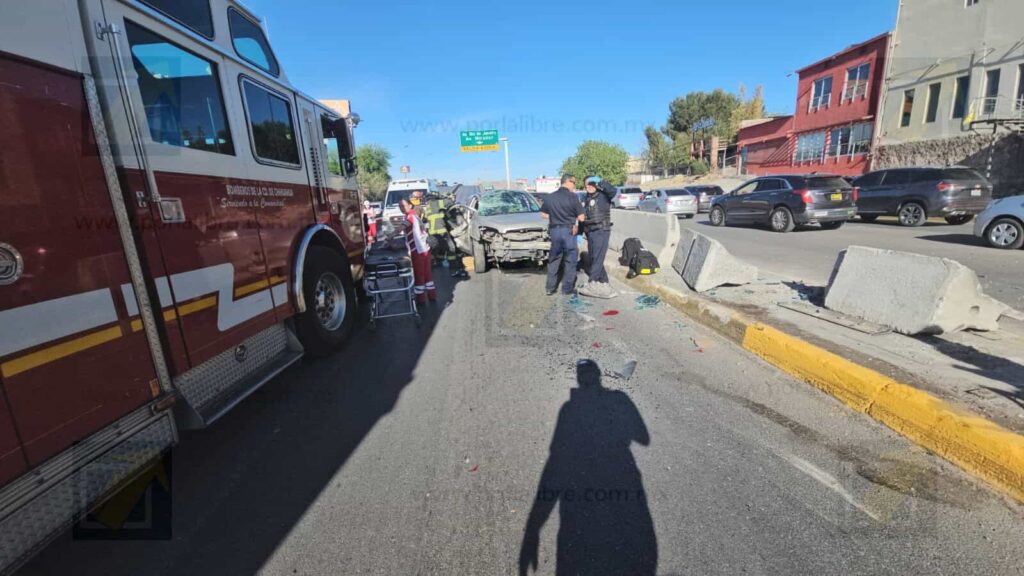 Choque volcadura en La Cantera y Washington deja tres atrapados