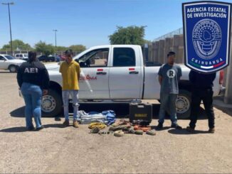 Detiene AEI a dos sujetos por el robo de una camioneta y herramientas en Parral