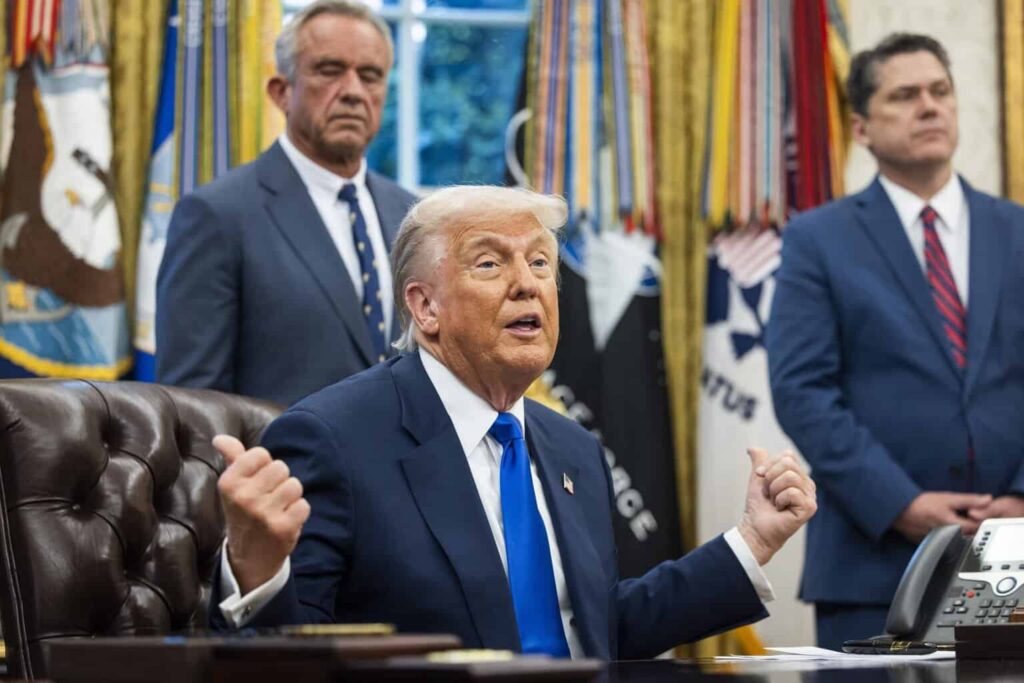 Trump dice que México y Canadá no respetan el T-MEC y que pronto se renegociará