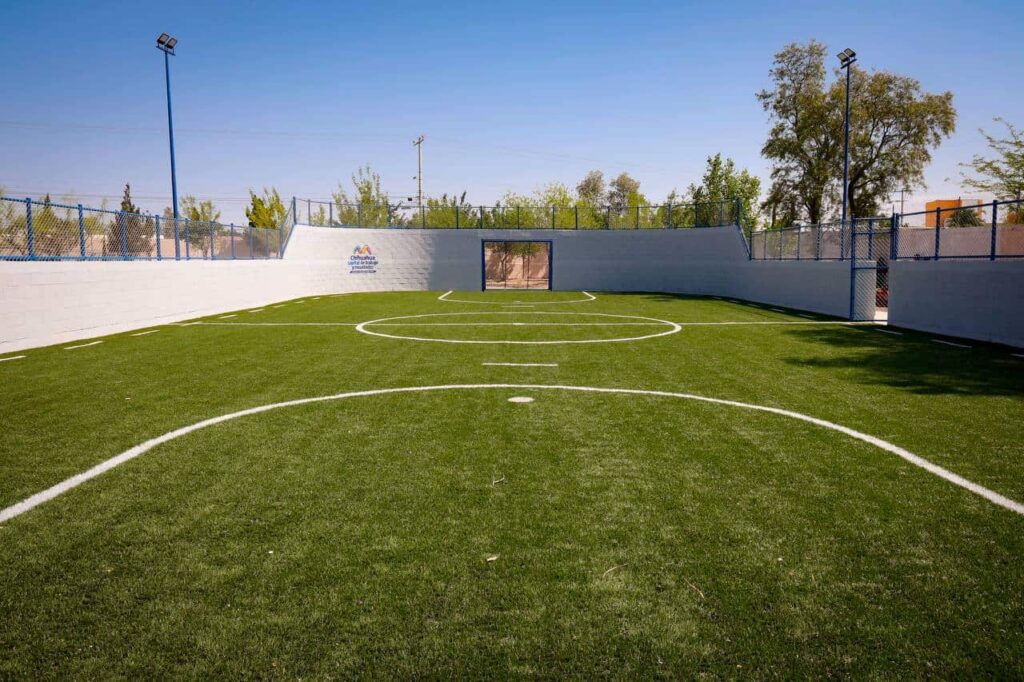 Entrega alcalde Bonilla cancha de fútbol con pasto sintético gracias al Presupuesto Participativo